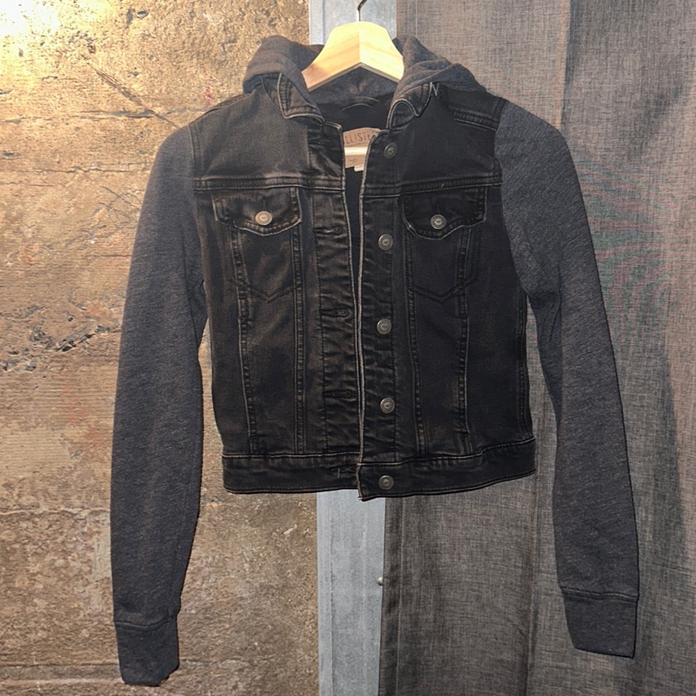 Women’s XS Hollister Jean Jacket with Hoodie *Like New*